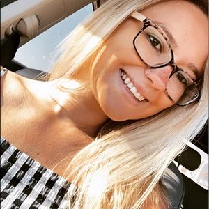 Meet your Posher, Missy